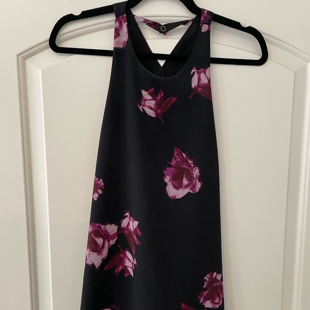 Sanctuary top - Size XS - Floral top with flowy, open back